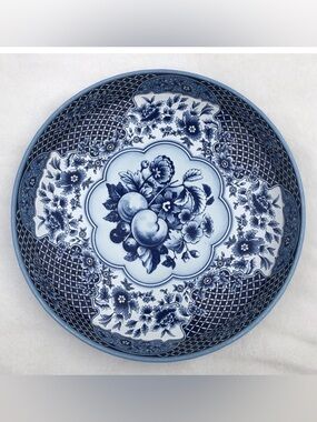 Daher Decorated Ware Round Metal Tray - Blue White Fruit Floral Made in England